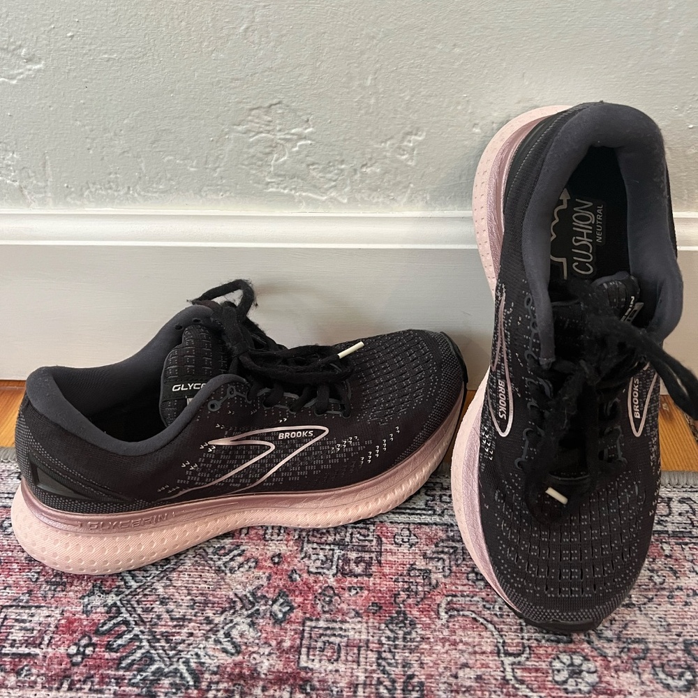 Brooks Pink and Charcoal Size 8.5 Wide - Picture 2 of 6